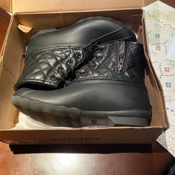 Sperry - Women's 'Saltwater - Quilted' Duck Boot - Picture 3 of 4